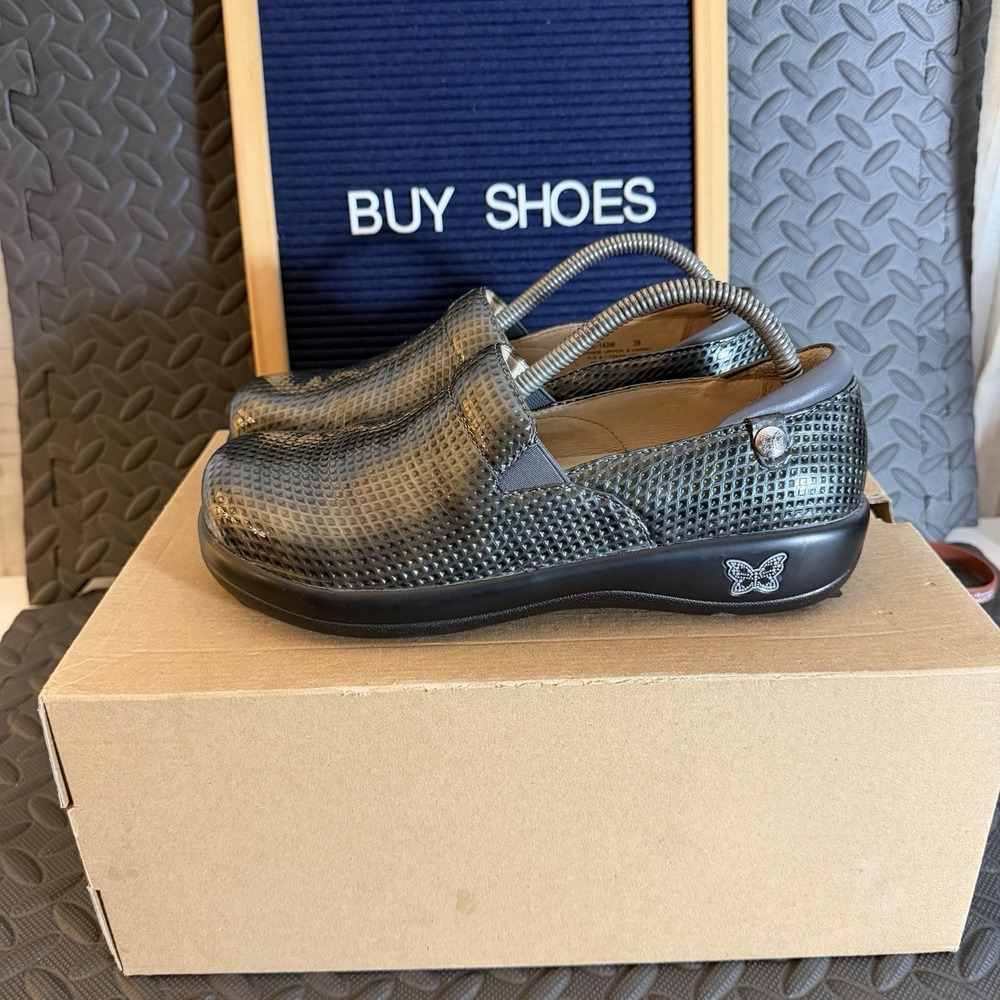 Alegria Keli Professional Clogs Womens Size 39 Wide Metallic Chrome Cube EUC!